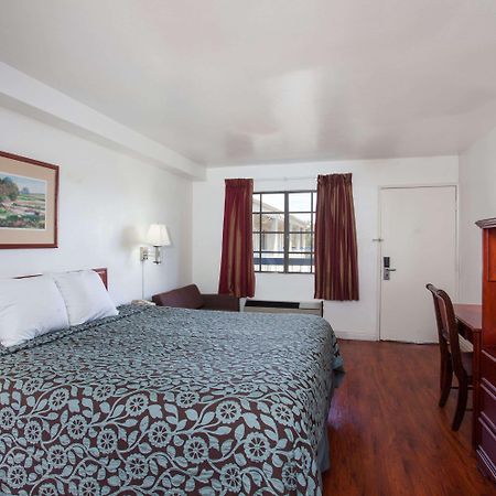 Days Inn By Wyndham Orange Anaheim Ngoại thất bức ảnh