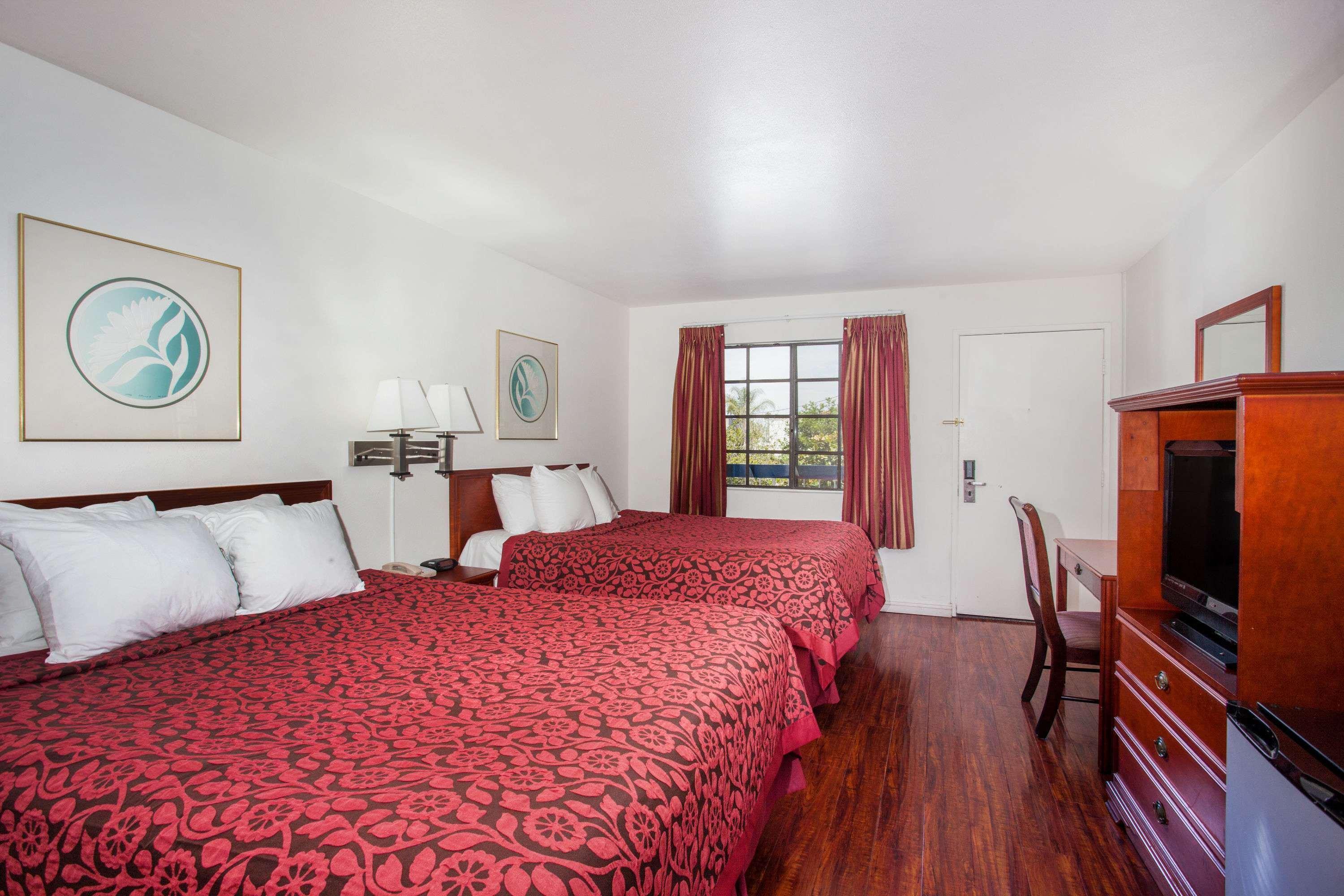 Days Inn By Wyndham Orange Anaheim Ngoại thất bức ảnh