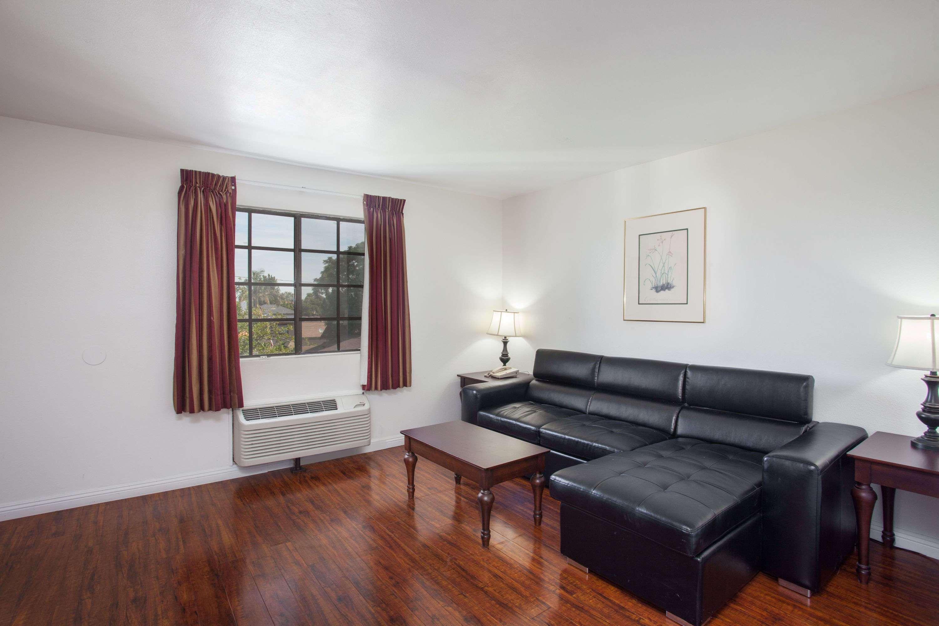 Days Inn By Wyndham Orange Anaheim Ngoại thất bức ảnh
