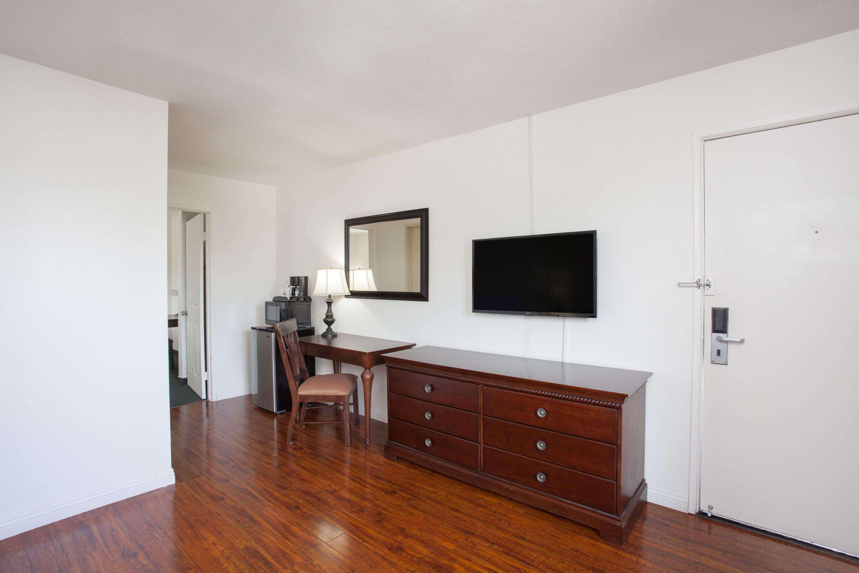 Days Inn By Wyndham Orange Anaheim Ngoại thất bức ảnh