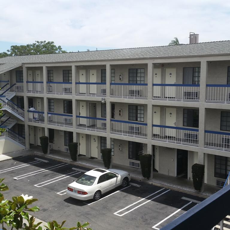 Days Inn By Wyndham Orange Anaheim Ngoại thất bức ảnh